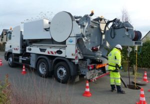 Camion hydrocureur