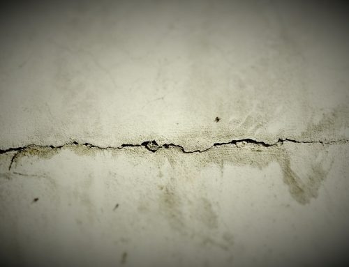 Les mouvements de terrain et leur impact sur vos canalisations : une source de bouchons à ne pas négliger